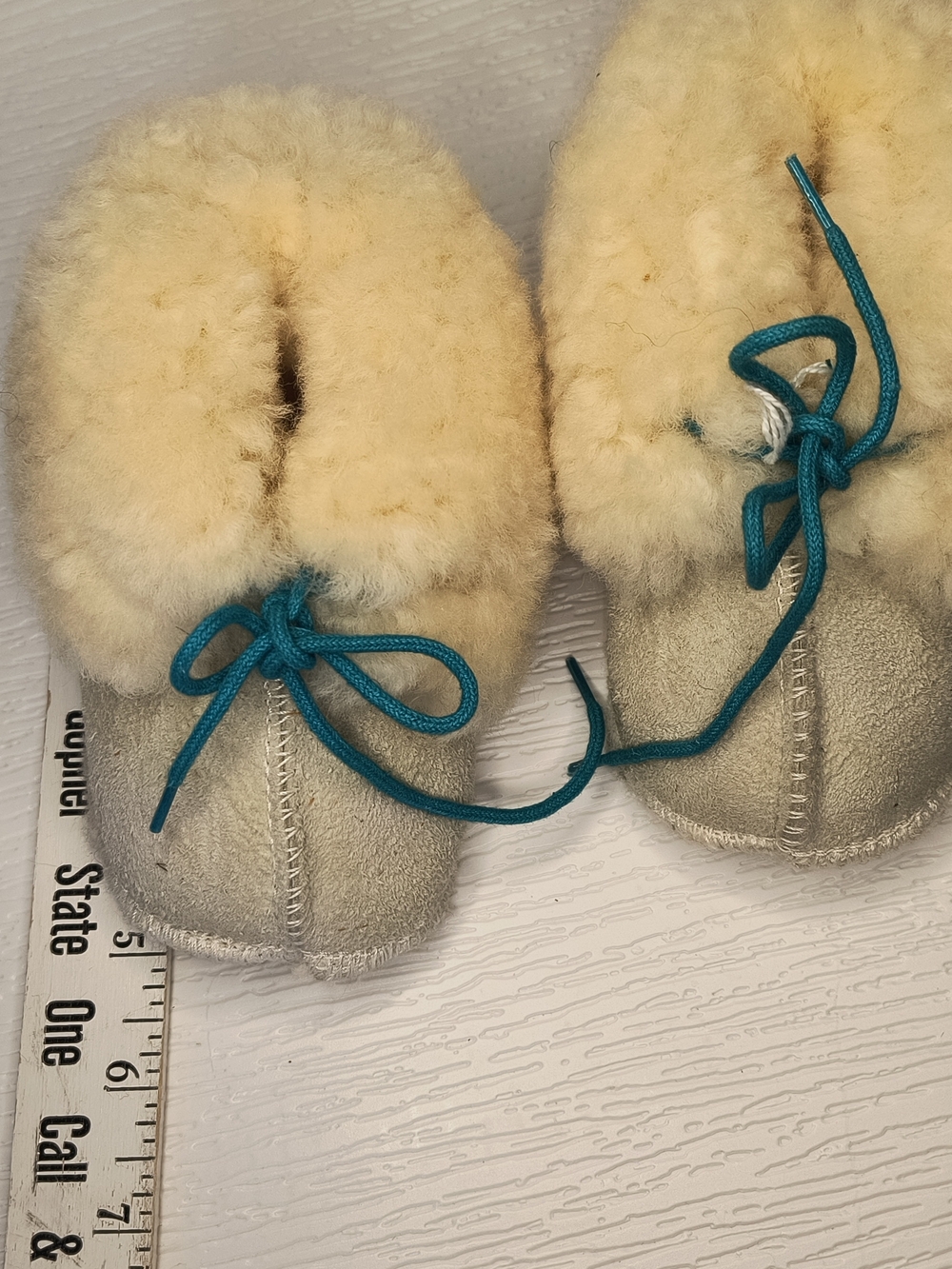 Plush Shearling Baby Booties with Teal Laces - Cream